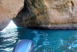 Portimão: Private Boat Trip to Benagil Caves