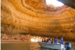 Portimão: Private Boat Trip to Benagil Caves