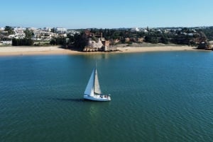 Portimão: Privétour met zeilboot, zwemmen en wijn