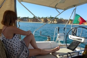 Portimão: Privétour met zeilboot, zwemmen en wijn