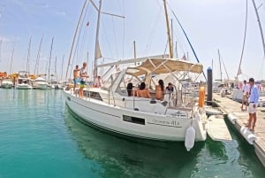 Portimão: Private Sailing Tour in Algarve Coast