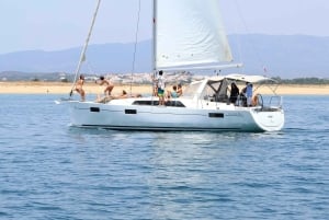 Portimão: Private Sailing Tour in Algarve Coast
