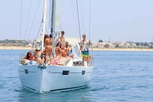 Portimão: Private Sailing Tour in Algarve Coast