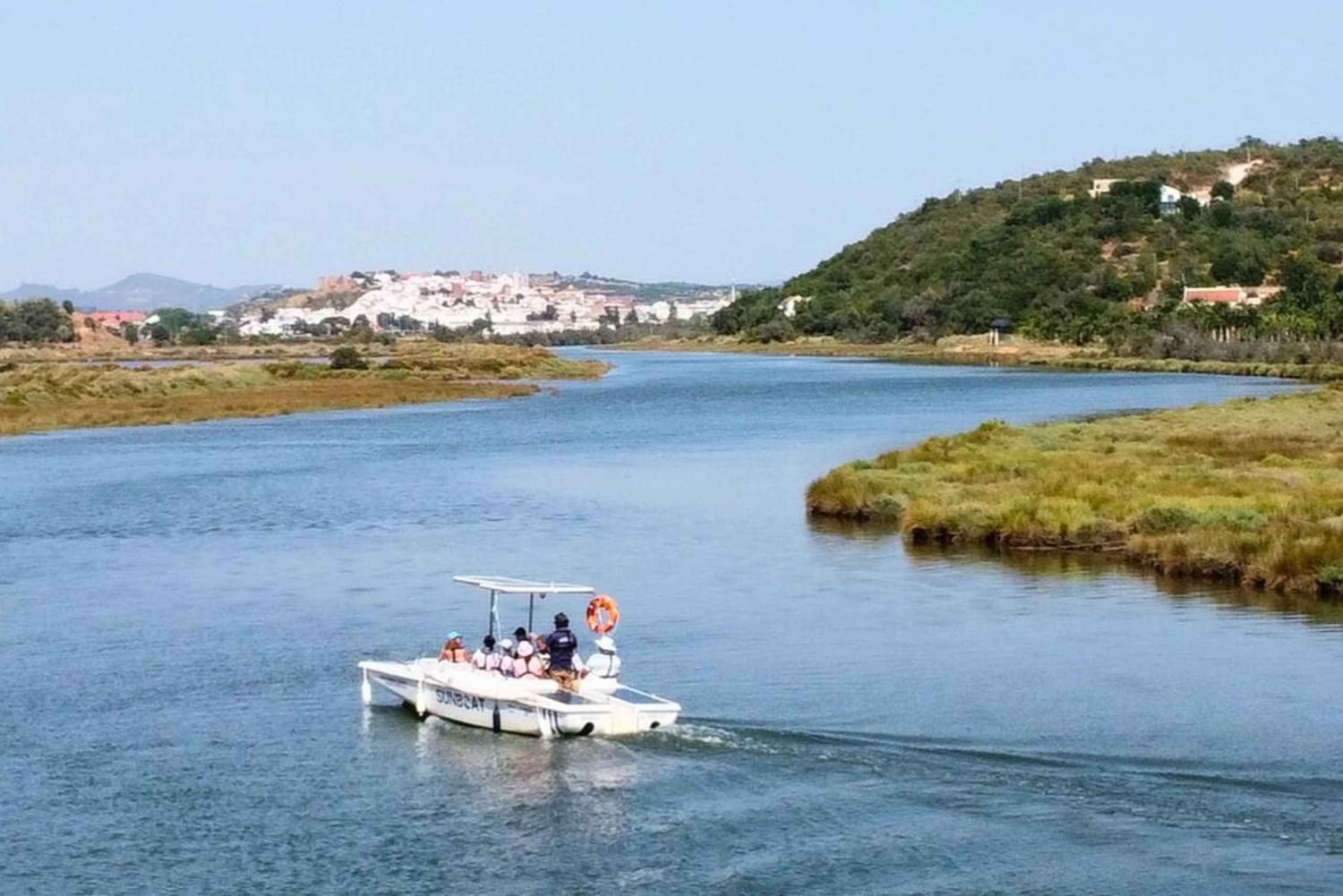 Portimão: Silves & Arade-joen historiakierros aurinkoveneellä.