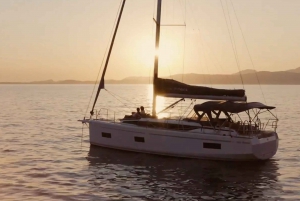 Portimao: Sunrise Luxury Sail-Yacht Cruise