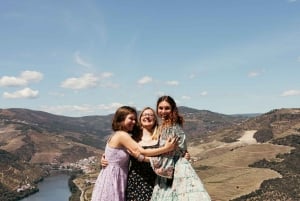 Porto: Douro Valley Wine Tour with a Sommelier & Boat Trip