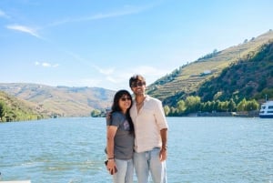 Porto: Douro Valley Wine Tour with a Sommelier & Boat Trip