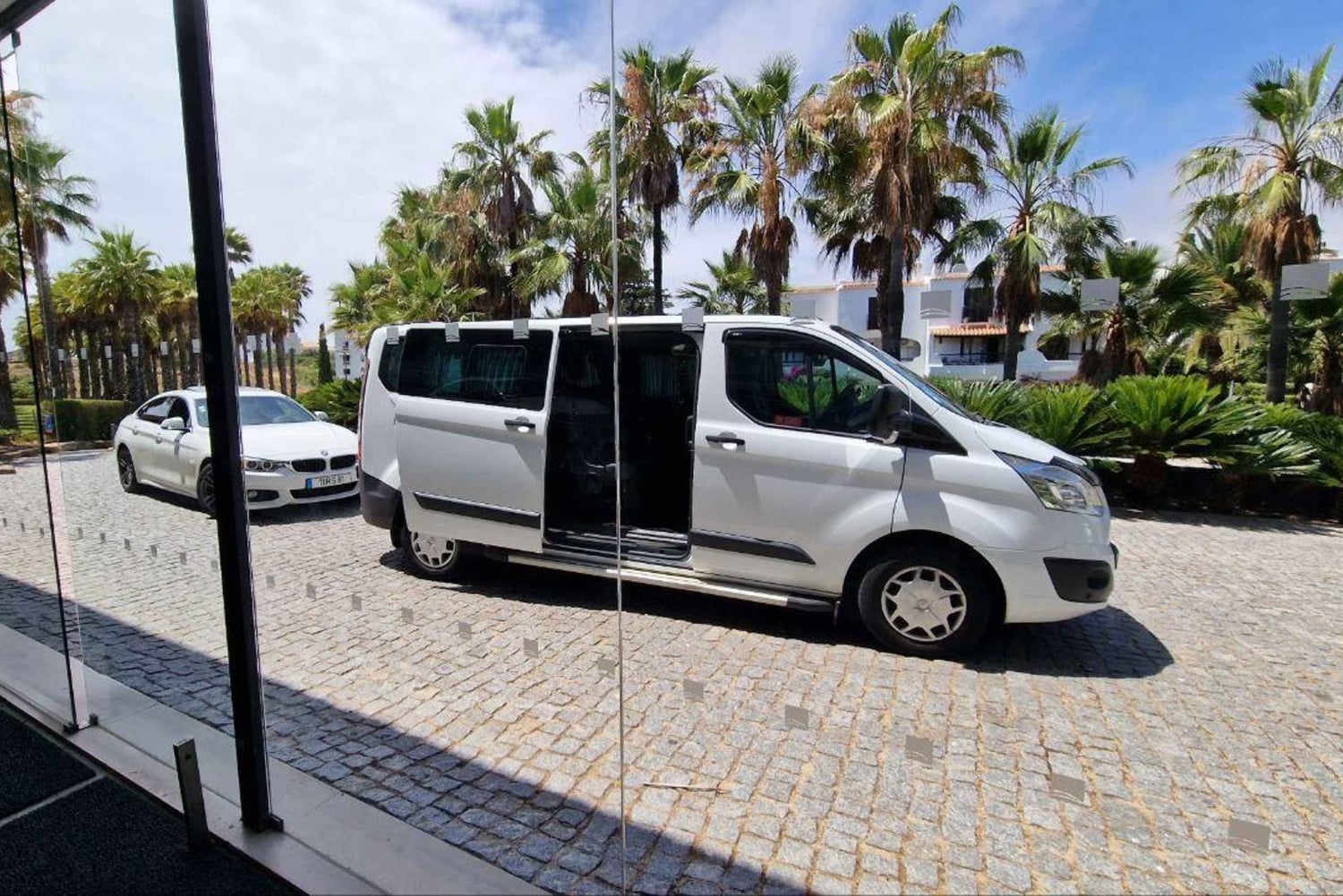 Transferts privés de l'aéroport de Faro à Albufeira (voiture jusqu'à 4 personnes)
