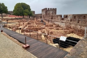 Private Tour to Silves Castle, Marinha Beach, Carvoeiro