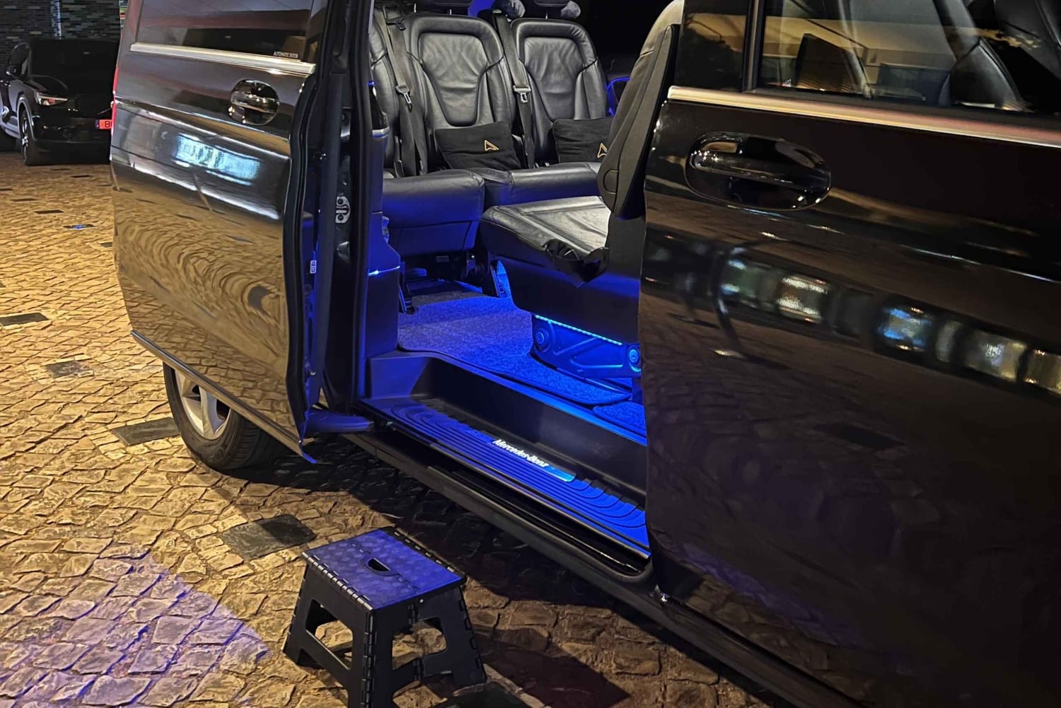 Yksityinen kuljetus Faron lentokentältä Armação de Pêraan ja takaisin VClass