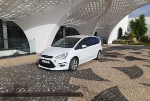 セビリアからアルガルベまでの8人乗りミニバスでのプライベート送迎サービス