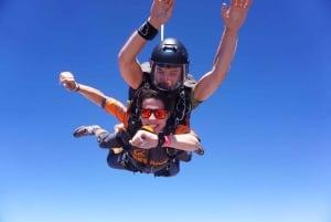 Skydive Algarve : Saut en parachute en tandem à 10 000 pieds (jusqu'à 15 000 pieds)