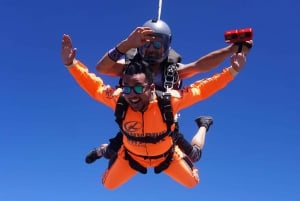 Skydive Algarve: Tandem Skydiving 10.000ft (up to 15.000ft)