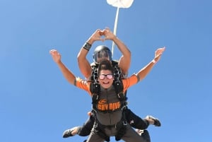 Skydive Algarve: Tandem Skydiving 10.000ft (up to 15.000ft)