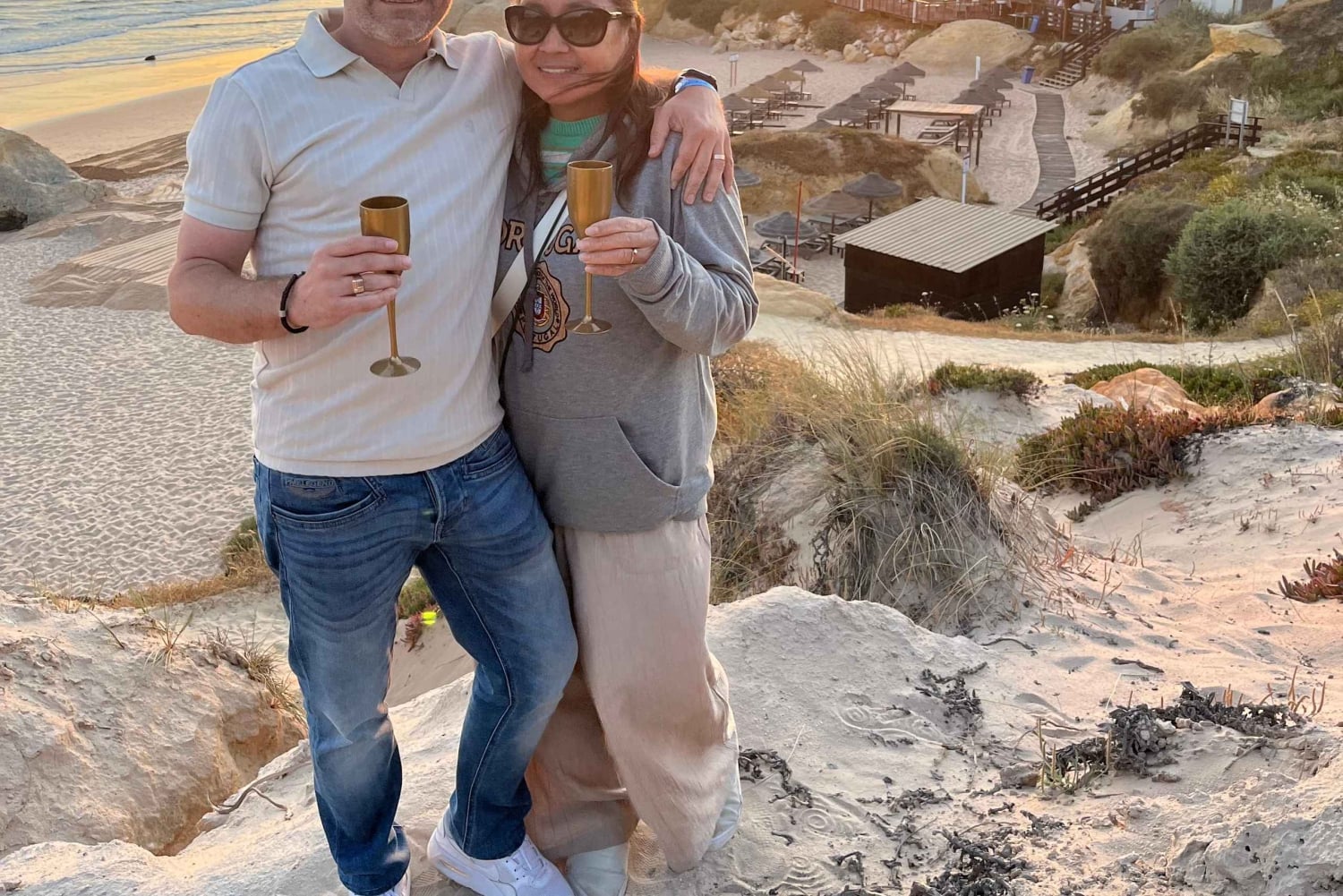 Kysttur ved solnedgang med champagne og middag