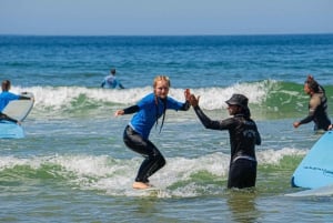 Surf in Algarve: Take a unique day with your family!