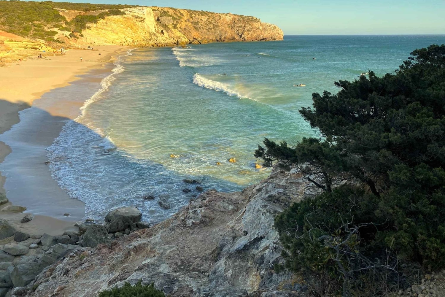 ザヴィアル：地平線を広げる | 海岸ハイキングとヨガ