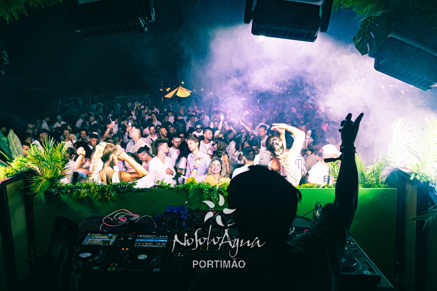 NoSoloAgua White Party