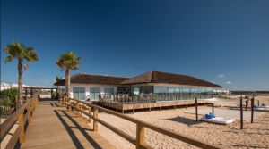 Schweppes Pink Sunset at Praia Dourada