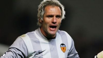 Santi Canizares started his professional career at Elche