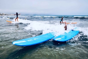 Alicante: 2 uur surfplankverhuur + Spaanse tapas en drankje