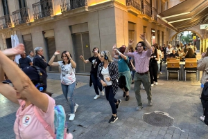 Alicante: BAILALOPARTY/ Excursão a pé pela festa silenciosa