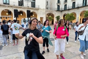 Alicante: BAILALOPARTY/ Excursão a pé pela festa silenciosa