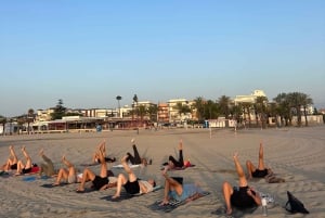 Alicante: Strandyogales op Playa del Postiguet (Engels)