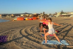 Alicante: Yoga-Kurs am Strand von Playa del Postiguet (Englisch)