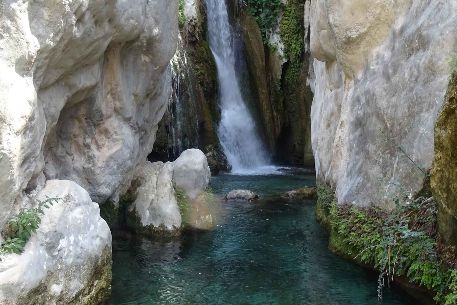 Alicante Benidorm: cascada del Algar y castillo de Guadalest en coche