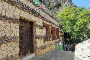 Alicante Benidorm: cascada del Algar y castillo de Guadalest en coche
