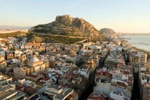 Alicante: Härkätaisteluareena ja linna Opastettu kierros taksikuljetuksella