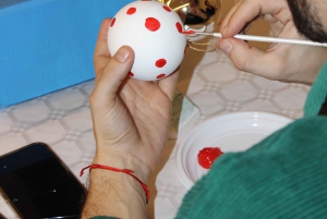 Alicante: laboratorio di pittura di decorazioni natalizie