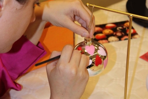 Alicante: laboratorio di pittura di decorazioni natalizie