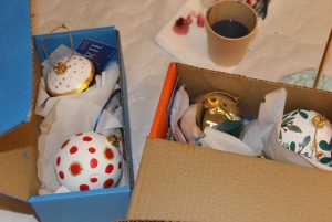 Alicante: laboratorio di pittura di decorazioni natalizie