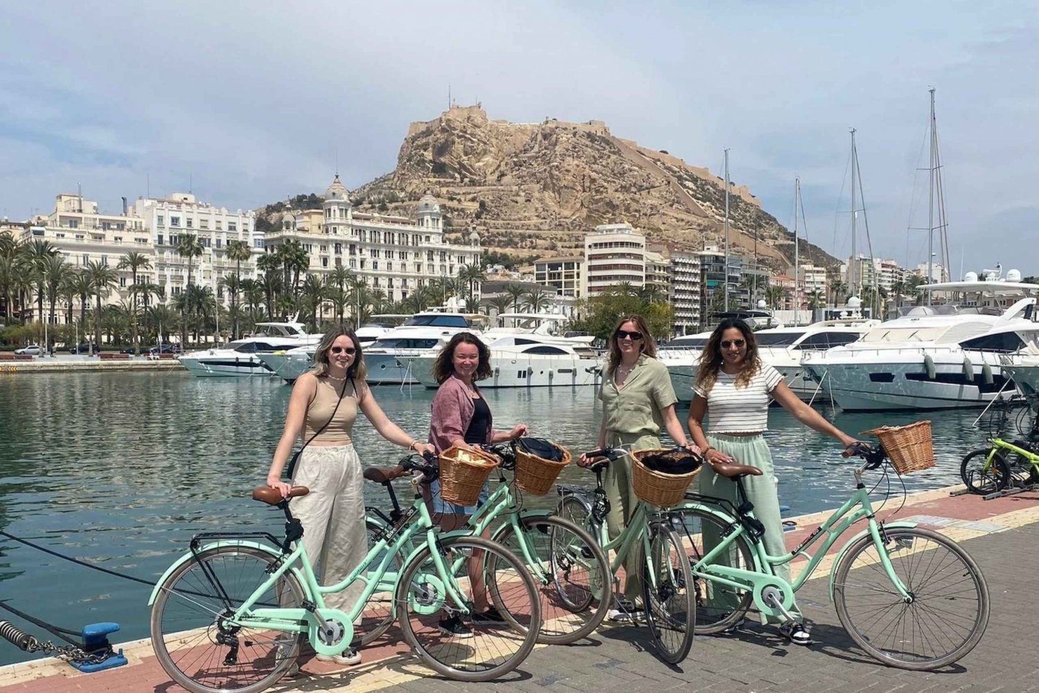 Alicante: City and El Palmeral Tour on City Bike