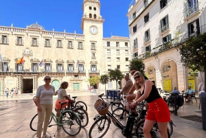 Pyöräretki Alicanten kaupungissa. Vain pienille ryhmille