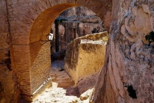 Аликанте: электровелосипед и прогулка, Старый город Сантакруз, базилика