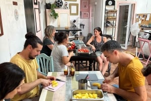 Alicante:Evening Spanish Tapas Cooking Class with Live Music