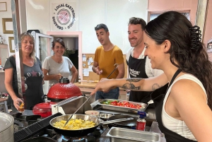 Alicante: clase de cocina de tapas españolas por la tarde con música en directo