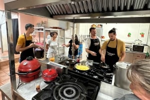 Alicante: clase de cocina de tapas españolas por la tarde con música en directo