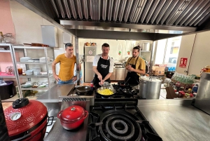 Alicante: clase de cocina de tapas españolas por la tarde con música en directo