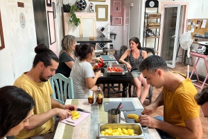 Alicante: clase de cocina de tapas españolas por la tarde con música en directo