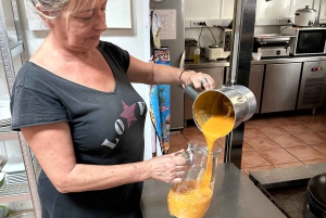 Alicante: clase de cocina de tapas españolas por la tarde con música en directo