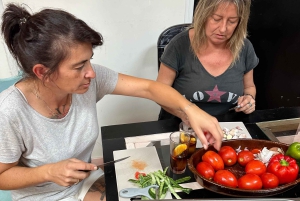 Alicante: clase de cocina de tapas españolas por la tarde con música en directo