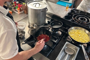 Alicante: clase de cocina de tapas españolas por la tarde con música en directo