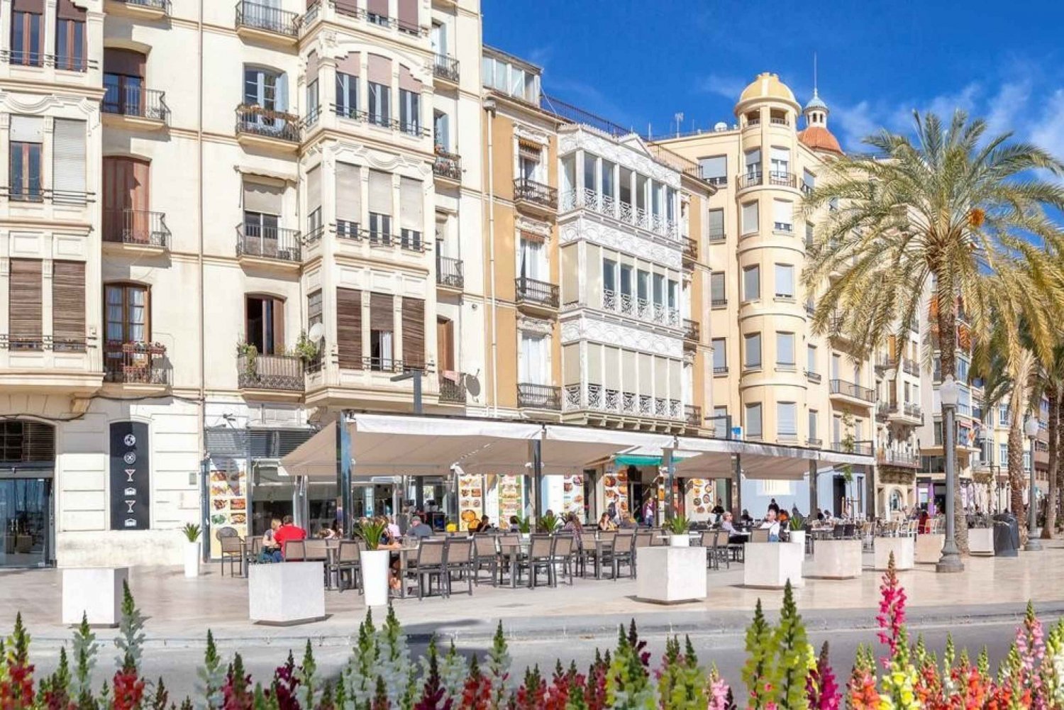 Alicante: Express Walk with a Local in 60 minutes