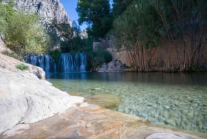 Alicante: naturaleza y cultura, Guadalest, cascadas y vino