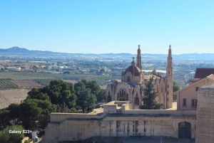 Alicante: Vanha viinitila maistiaisineen ja Gaudín tyylinen kirkko