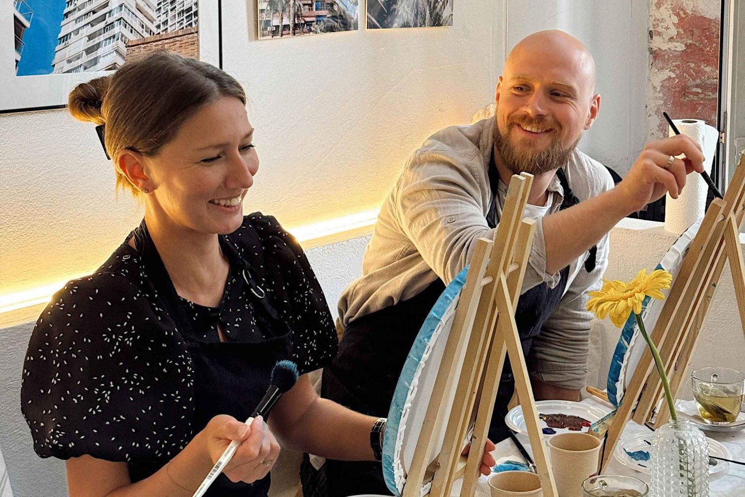 Alicante: Privat kunstopplevelse for par – Paint & Sip